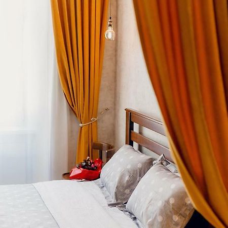 Honey Pie Apartment Lviv Buitenkant foto