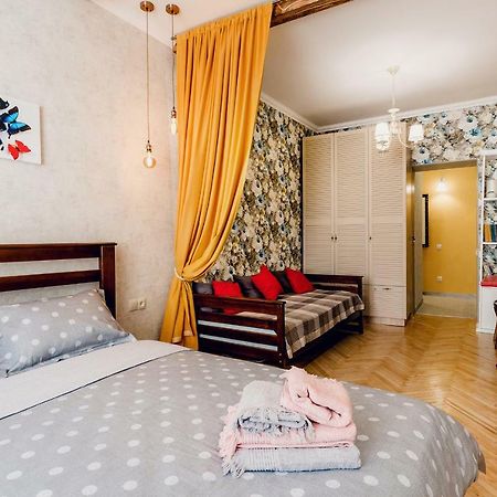 Honey Pie Apartment Lviv Buitenkant foto